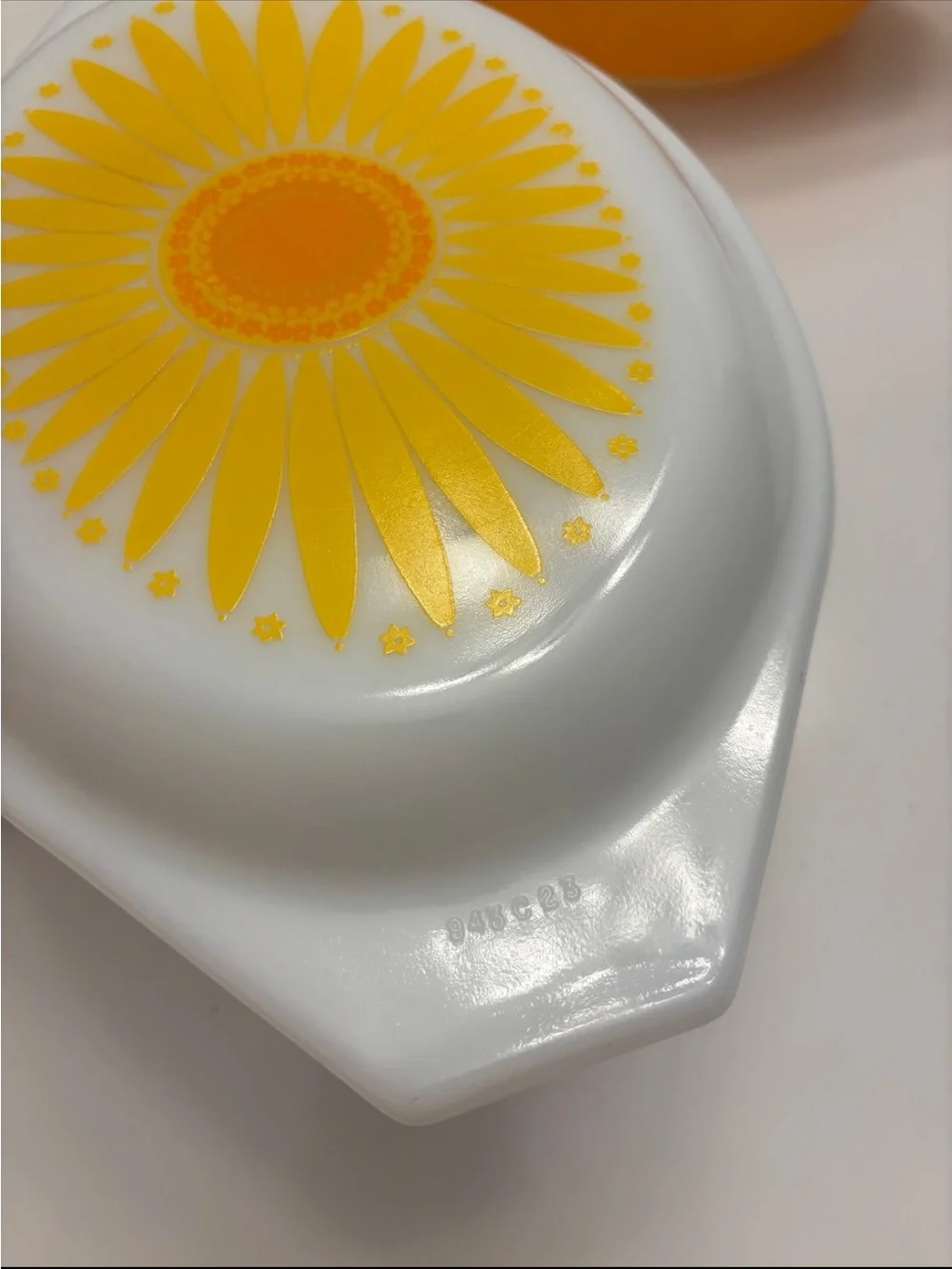 Vintage Pyrex Yellow Daisy Sunflower 1-1/2 Quart Casserole